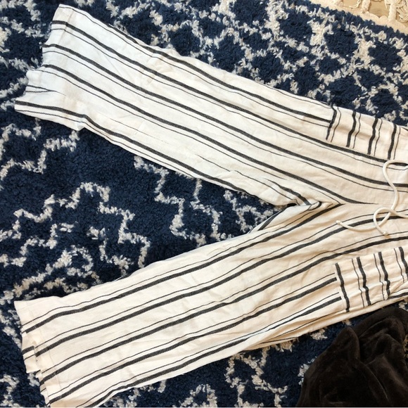 Women’s Yak and Yeti White and Black Striped Pants - Picture 1 of 2